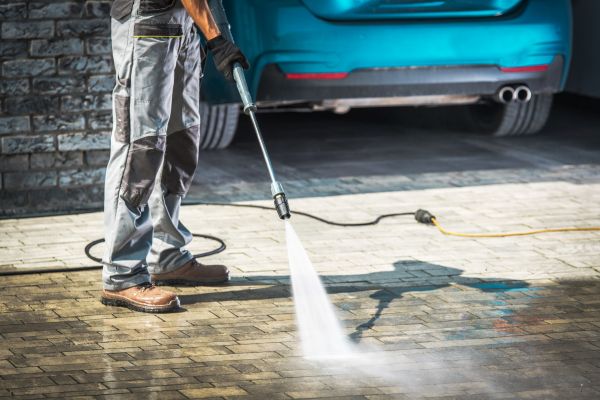 Driveway Pressure Washing in Kenner
