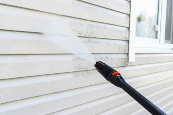 Siding Power Washing in Kenner