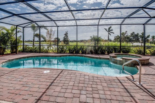 Pool Enclosure Cleaning in Kenner