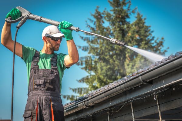 Gutter Washing in Kenner