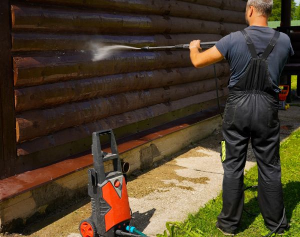 Log Home Pressure Washing in Kenner