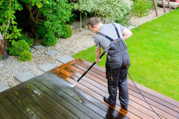 Deck And Patio Cleaning in Kenner