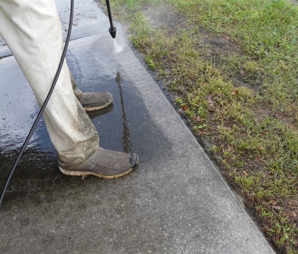 Sidewalk Concrete Cleaning in Kenner