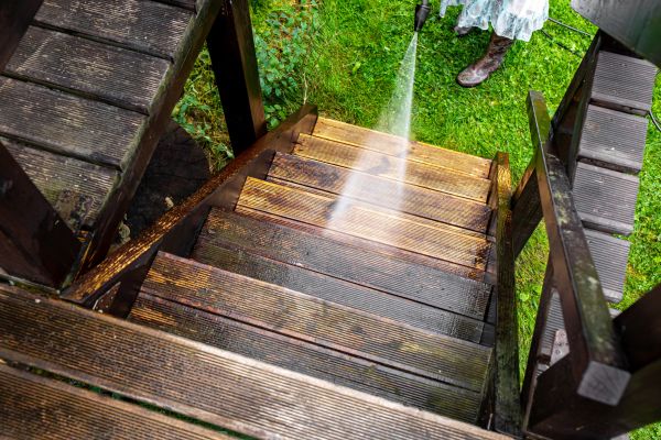 Wood Power Washing in Kenner